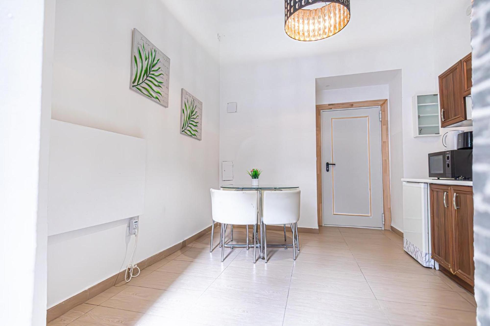 Simple Apt W Full Kitchen Wiener Stadthalle Екстер'єр фото