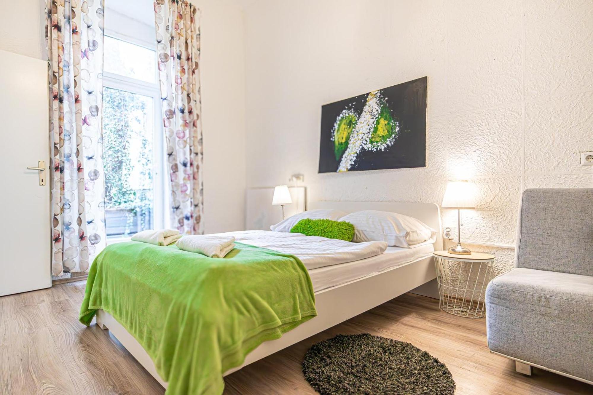 Simple Apt W Full Kitchen Wiener Stadthalle Екстер'єр фото