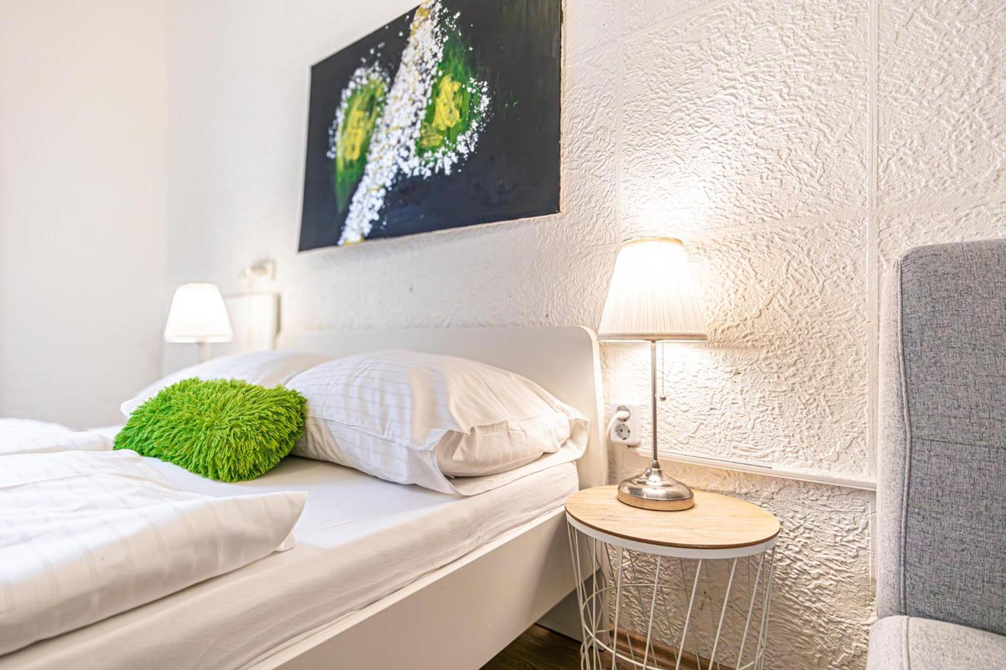 Simple Apt W Full Kitchen Wiener Stadthalle Екстер'єр фото