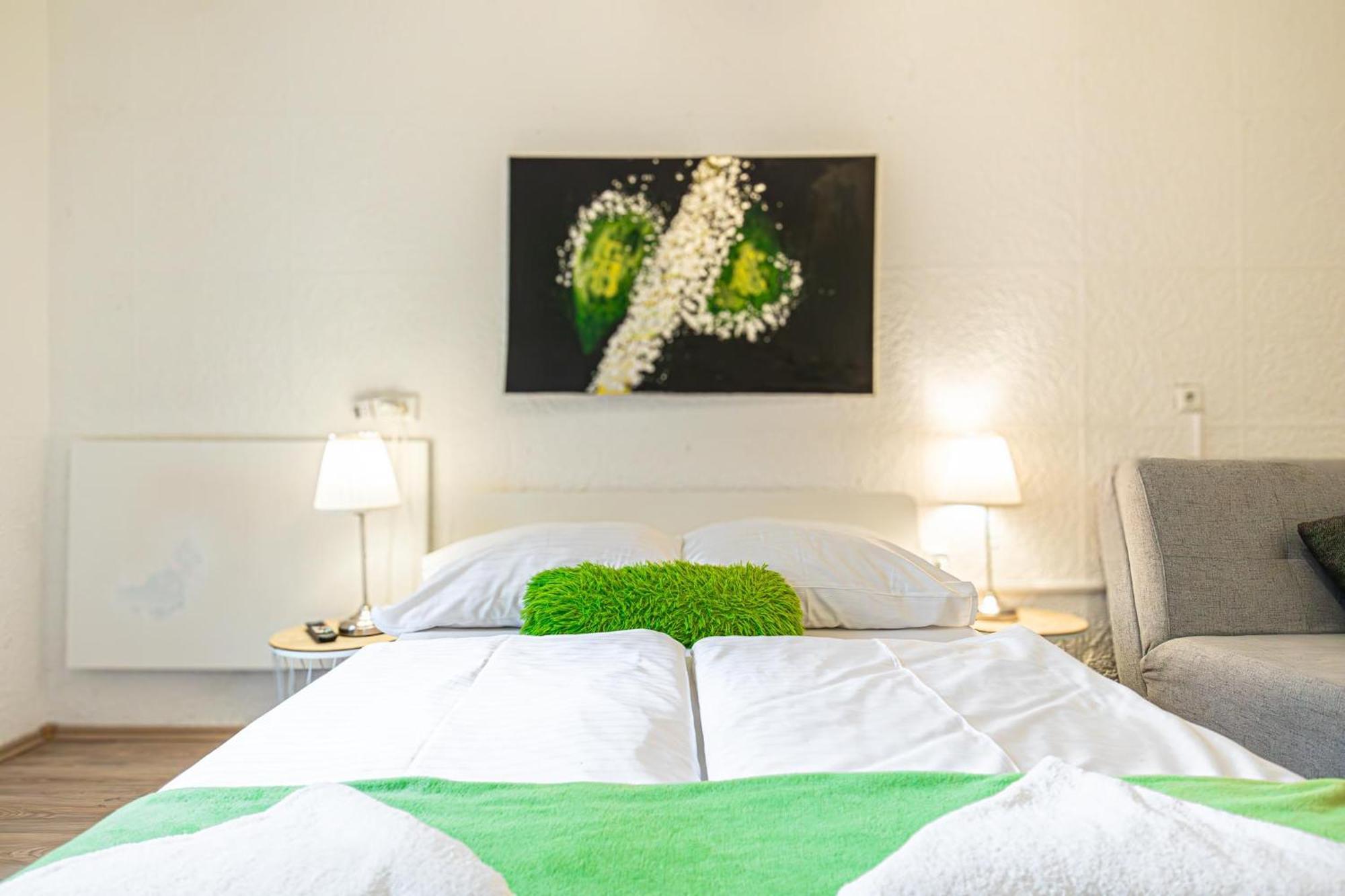 Simple Apt W Full Kitchen Wiener Stadthalle Екстер'єр фото