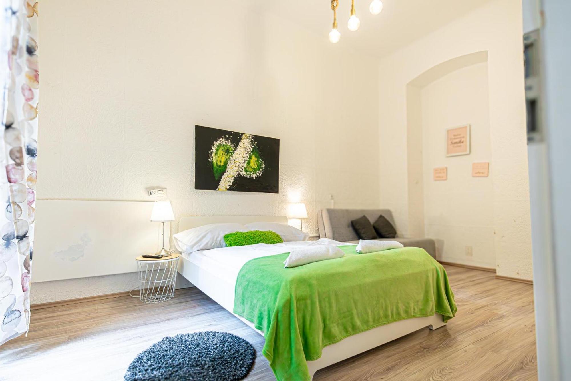 Simple Apt W Full Kitchen Wiener Stadthalle Екстер'єр фото